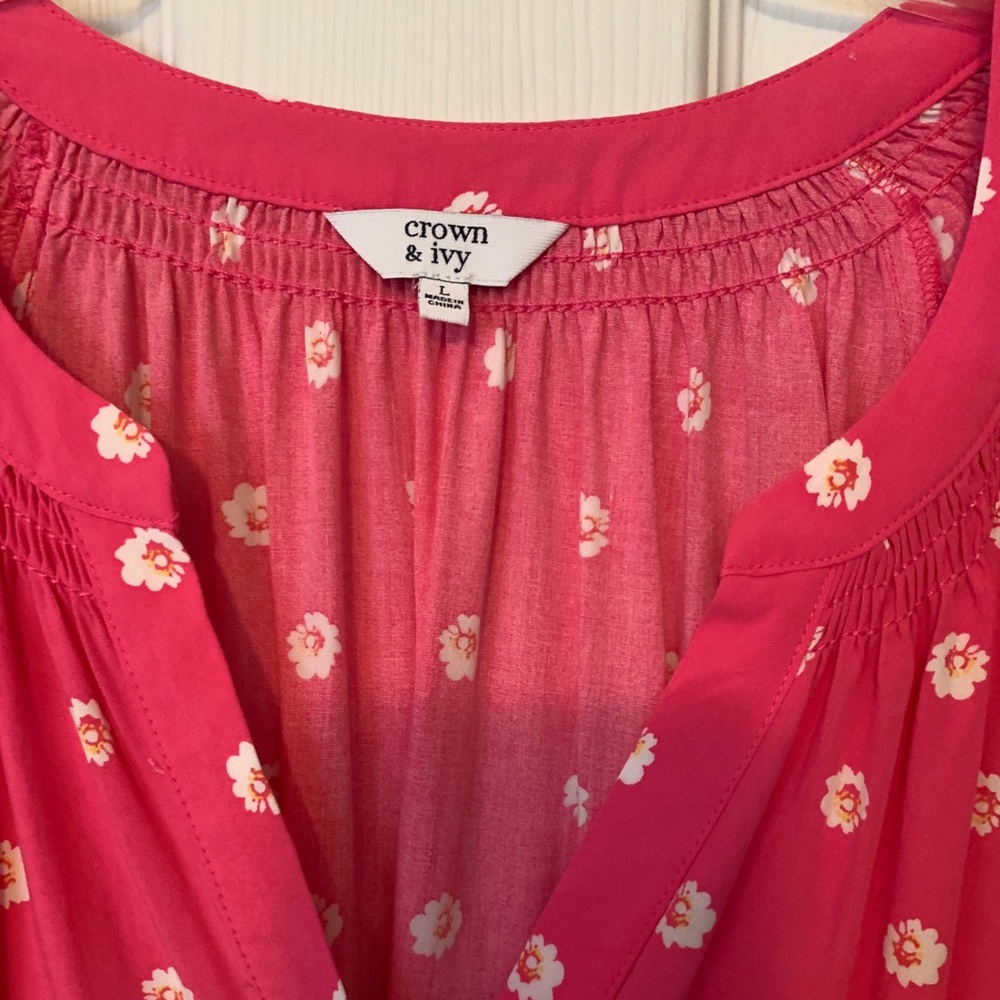 Crown and Ivy pink blouse with white print